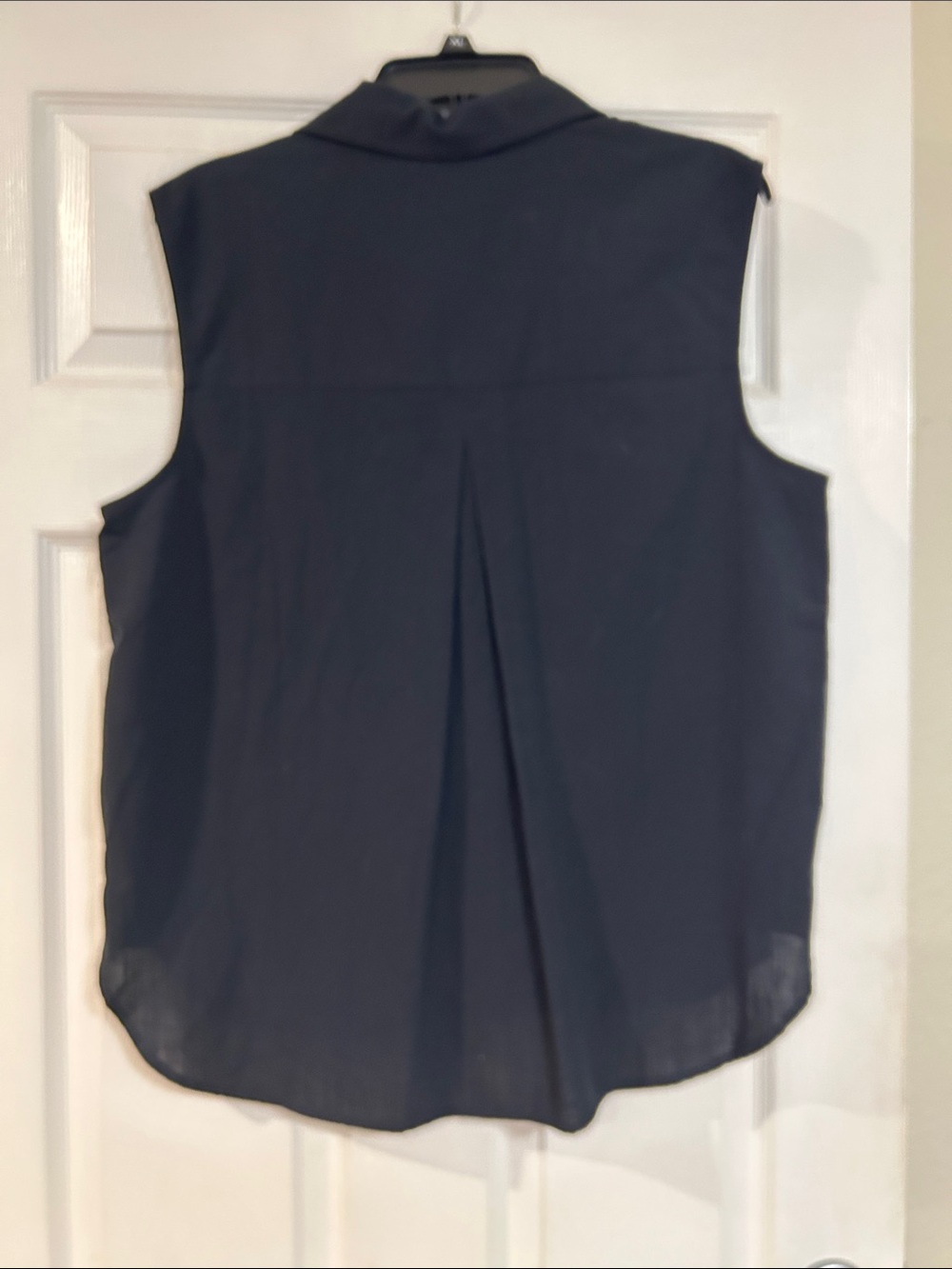 Banana Republic Black Sleeveless Button-Front Shirt - Picture 3 of 3